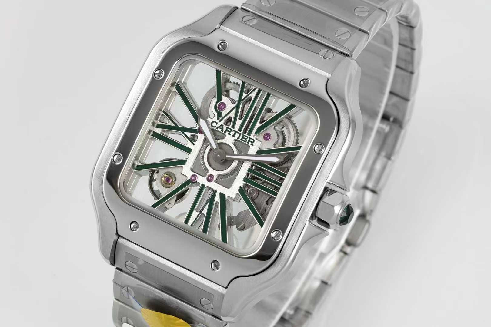 Cartier 卡地亚 CARTIER山度士系列 腕表，以突破性设计与精湛工艺诠释着时间的艺术。山度士镂空机械