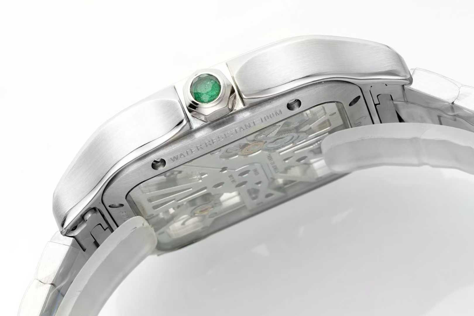 Cartier 卡地亚 CARTIER山度士系列 腕表，以突破性设计与精湛工艺诠释着时间的艺术。山度士镂空机械