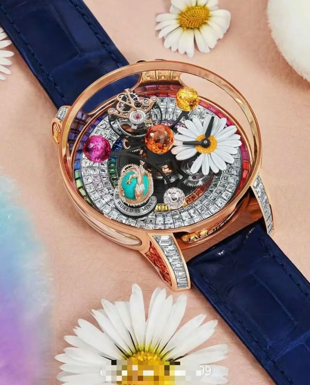 NO:765773,'Little Daisy' Czech Leopard Jack Bao RM3 Jacob&Co  Every symbol and every angle is designed for him. Details Highlights 47mm case 172 square-cut white diamonds + 142 colored sapphires GD’s flower and dragon elements Bi-axis flying tourbillon This is not just a tool to tell time, but more like a work of art that can be worn on the hand. 'The World Is Mine' - it is completely his style. S1 exquisitely recommends men's multi-functional mechanical watches, jacob & co, jacob & co19860909「小雏菊」捷克豹 杰克宝 RM3 Jacob&Co x G-Dragon权志龙联名腕表 不是腕表,而是一个宇宙 Jacob & Co 和 G-DRAGON 合作推出的作品,真的刷新了想象力. 双轴陀飞轮环绕着一颗绿松石地球,旁边盘旋着玫瑰金巨龙,时间显示是雏菊造型,还带有 GD的签名.后盖一句话点题＂The World Is Mine'. 每一颗宝石、 每一个符号、每一个角度,都是为他而设计. 细节亮点   47mm 表壳   172 颗方块切割白钻+ 142颗彩色蓝宝石   GD 的花朵与龙元素   双轴飞行陀飞轮 这已经不只是看时间的工具,更像是一件能戴在手上的艺术品. “The World Is Mine”—完全就是他的风格.S1精致推荐男士多功能机械腕表,,jacob & co,jacob & co,Watch