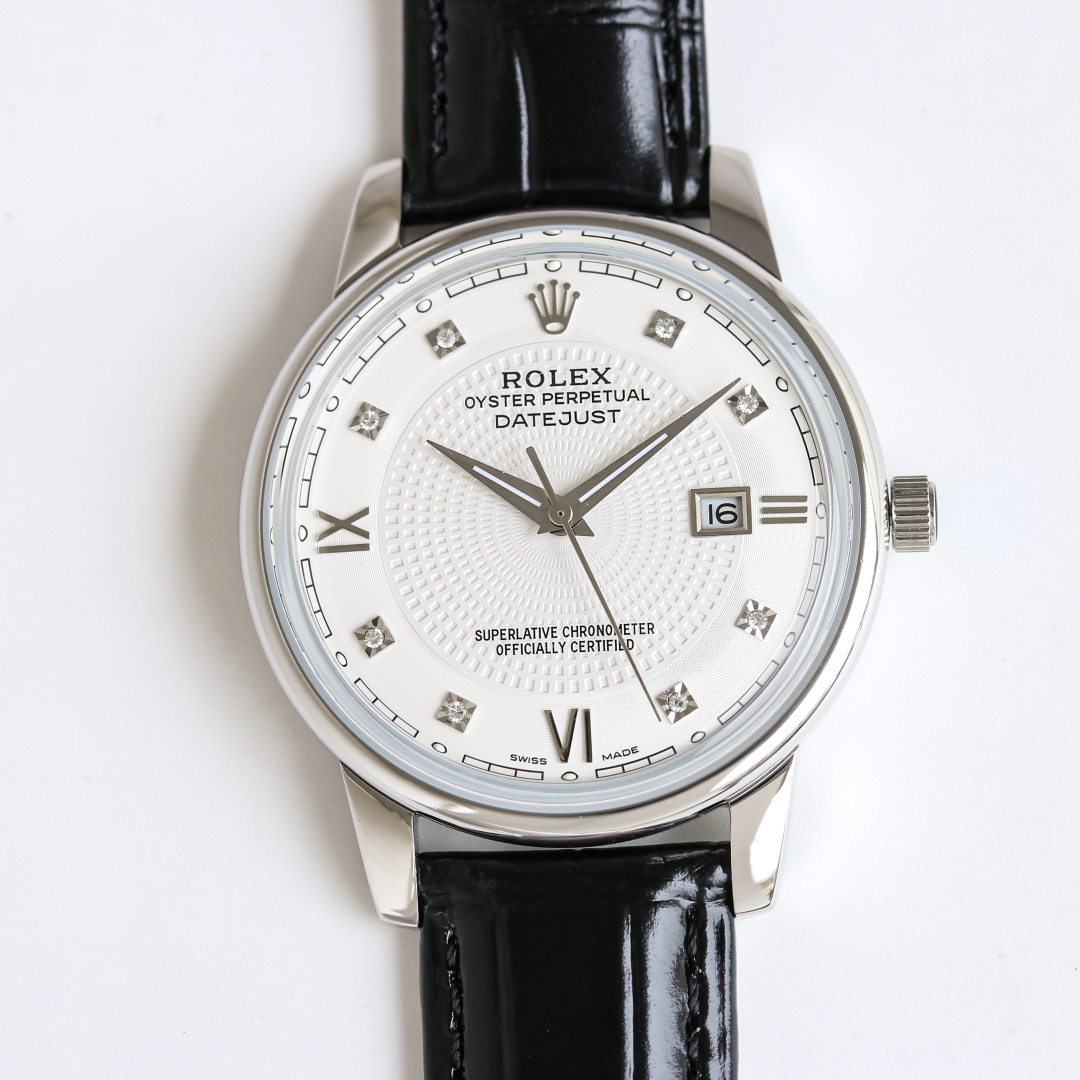 NO:821216,Produced by TW, white case, rose gold, TW Factory, Rolex, pot lid glass, PN1 Cellini, a men's watch that shows gentlemanly style and is the best choice for participating in various events. ROLEX is equipped with a precise and stable imported movement. It vibrates at a frequency of 28,800 times per hour, and has zero repair quality!  The original size is 42mm in diameter, and the imported calfskin strap makes it more comfortable for you to use!  100 meters super waterproof!  ! !  (Serious promise): The physical luster of the product is better and more exquisite. The craftsmanship of the shell and cover are all master-level light body tests. Coupled with the high-tech forging of new era machines, it is shocking and noble to use. You deserve it!  Luxurious products, high-quality products that keep giving gifts, the best luxury recommendations, please look for TW exclusive quality, rolex, cowhide19860909TW 出品 白壳 玫金 TW Factory 劳力士 锅盖玻璃 PN1 切利尼,一块彰显绅士风度,适合参加各种活动场合的不二之选的男士腕表 ROLEX搭载着精准稳定的进口机芯.每小时振频28800次,零返修质量！直径42mm原装尺寸,采用进口小牛皮表带让你使用更佳舒适！100米超强防水！! ！(慎重承诺):产品实物光泽 更佳精湛 壳套工艺都是宗师级别轻身检验 加上新时代机器高技锻造 上手震撼尊贵非凡.你值得拥有！奢华出品 精品不断送礼最佳奢华推荐请认准TW独家品质,,rolex,cowhide,Watch