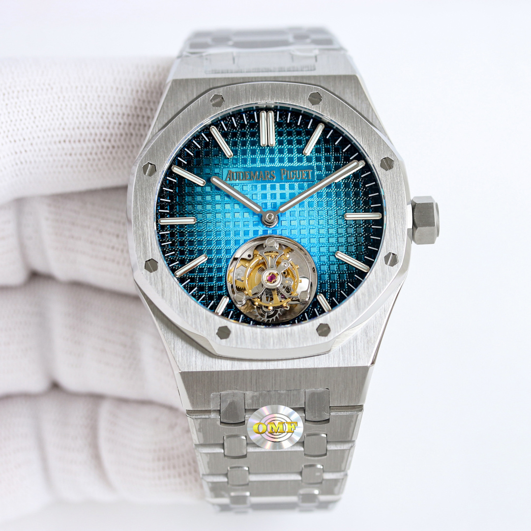 NO:821502,Produced by OMF OMF's first AP Audemars Piguet True Tourbillon is officially launched Audemars Piguet Royal Oak OR6 [Self-winding Tourbillon Watch] The title of AP Steel King OMF factory uses the original strap to mold the strap to have a delicate brushed pattern and will not sharply cut the hand. The thickness and joints of the strap are consistent with the original, and the details are meticulous. The movable buffer design at the head of the strap is consistent with the original, making it closer to the wrist and more comfortable to wear.  , the switch design and texture of the clasp and the carving process of the clasp are consistent with the original. The original wording and color details are restored and put together without flaws. The movement is the soul and focus of the entire watch. It is equipped with Audemars Piguet's own [self-winding floating tourbillon] model movement. The travel time is accurate. The central axis of the detailed pointer is a solid axis, consistent with the original. The pointer is polished to make it burr-free. The sapphire mirror glass is treated with double-sided high transparency to make it clearer.  OMF's ingenious work, perfectly restored!  Everywhere is being refreshed. This is not only the art of time, but also the fusion of mechanics and aesthetics. Luxurious and exquisite, we recommend the men’s true flywheel mechanical watch. The best luxury recommendation for gifts, please look for the exclusive quality of OMF, audemars19860909OMF 出品  OMF 首款 AP 爱彼 真陀飞轮正式推出 爱彼皇家橡树 OR6【自动上链陀飞轮腕表】 AP钢王之称号 OMF厂用原装表带开模使表带细腻的拉丝纹并且不会锋利割手,表带厚度和关节跟足原装一致,对细节一丝不苟.表带头粒连接表头处与正品一致的活动缓冲设计,让佩戴更贴近手腕更舒服 ,表扣的开关设计和质感与表扣的雕刻工艺均与正品一致 还原原装字面做工与颜色细节和正品放在一起无破绽 机芯是整个手表的灵魂和重点 搭载爱彼自产【自动上链浮动式陀飞轮】型号机芯 走时精准,细节指针中轴为实心中轴,与原装一致,指针打磨使指针毫无毛刺 蓝宝石镜面玻璃采用双面高透处理更加清晰. OMF匠心之作,完美还原！ 每一处都在刷新,这不只是时间的艺术,更是机械与美学的融合,奢华精致推荐男士真飞轮机械腕表 送礼最佳奢华推荐请认准OMF独家品质,,audemars,Watch