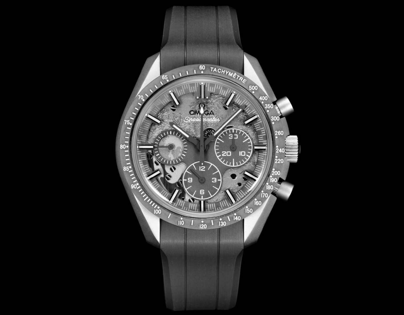 NO:820743,OMEGA/New Speedmaster Series 'Bright Moon Gray' watch has both sides of the moon, which can be seen on the wrist. The 44.25mm gray case is treated with plasma technology to present a metallic matte gray. The gray anodized aluminum hollow plate on the dial points directly to the 'bright side of the moon' (near the ground) texture of the movement. The bezel is made of the same ceramic material, with a laser-engraved tachymeter scale and a luminous coating.  The strap is available in rubber or coated nylon, both with lunar craters on the inside. The movement is engraved on both sides of the moon. Model Omega Master Chronometer Caliber 3869, manual winding, 50-hour power reserve. The front (disk side) plywood has been laser ablated to replicate the 'bright side of the moon' on the front of the moon.  The back (transparent) oscillating weight and splint are engraved with 'Dark Side of the Moon' (far surface), and the back of the case is engraved with the Apollo 8 astronaut's famous saying The essence of the moon is gray. Multifunctional mechanical watch,,,omega19860909OMEGA 欧米茄/全新超霸系列“皓月之灰”腕表 月之双面,尽收腕间. 表壳44.25mm 灰色表壳,经等离子技术处理,呈现金属质感的哑光灰. 表盘灰色阳极氧化铝镂空盘,直指机芯“月之亮面”（近地面）纹理. 表圈同材质陶瓷,激光镌刻测速刻度,覆夜光涂层. 表带配橡胶或涂层尼龙两种,内侧均有月球坑纹. 机芯双面月面雕刻 型号欧米茄 3869 至臻天文台机芯,手动上链,50小时动力储备. 正面（盘侧）夹板经激光烧蚀,复刻月球正面的“月之亮面”. 背面（背透）摆陀与夹板雕刻“月之暗面”（远地面）,表背镌刻阿波罗8号宇航员名言月球本质是灰色多功能机械腕表,,,omega,Watch