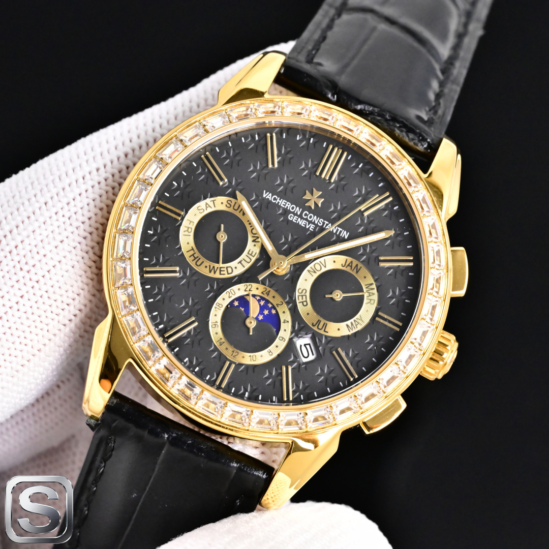 NO:882014,Produced by TW, white case, rose gold, 50 diamonds, TW Factory VC Vacheron Constantin R75 - Vacheron Constantin upgraded version of the heritage series, multi-functional design, top quality. Important note (the upgraded version has an improved case that is thinner than the old version, the glass is upgraded to be wear-resistant and fall-resistant, and is smoother and more beautiful than the old version! The inner cover is updated to a steel inner cover; the texture and feel of the watch  Looks more perfect) 18k quality furnace vacuum plating... (High-quality, normal wear, 0 repair quality) This watch uses a multi-functional original imported movement, with six-pin multi-function display, high-end and atmospheric design style, (function displays week, calendar, month, day and night stars 24 hours) The case is made of 316 imported stainless steel, sapphire glass super anti-scratch mirror, super luminous, making the night more dazzling!  Comes with imported calfskin strap buckle!  'You can easily own time, but you can't easily own Vacheron Constantin.' (Real photo) The manufacturer strongly recommends this Vacheron Constantin series... Your precious wrist needs (focus on original new machines) Focus is an attitude, welcome to reprint!  Luxurious and exquisite recommended men's multi-functional mechanical watch. The best luxury recommendation for gift giving, please look for TW's exclusive quality, vacheron, cowhide19860909TW 出品 白壳 玫金 钻50 TW Factory VC 江诗丹顿 R75 -Vacheron Constantin 升级版传袭系列,多功能设计顶级品质.重要提示（升级版改进壳身比旧版本更薄、玻璃升级耐磨抗摔、比旧版本更平整美观！内罩更新成钢鑫制内罩；手表质感 手感 显得更完美）18k品质炉内真空电镀……（高品质正常佩戴0返修的质量）此款手表使用多功能原装进口 机芯,具有六针多样功能显示高端.大气的设计风格,（功能显示星期 日历 月份 日夜星辰 24小时）套壳使用316进口精钢 、蓝宝石玻璃超强防刮花镜面,超强夜光,让黑夜更耀眼！搭配进口小牛皮表带扣！“你可以轻易拥有时间、但你不能轻易拥有江诗丹顿”、（实拍图）厂家强强推荐此款江诗传袭系列...你宝贵的腕上需（专注原装新机）专注是一种态度,欢迎转载！ 奢华精致推荐男士多功能机械腕表 送礼最佳奢华推荐请认准TW独家品质,,vacheron,cowhide,Watch