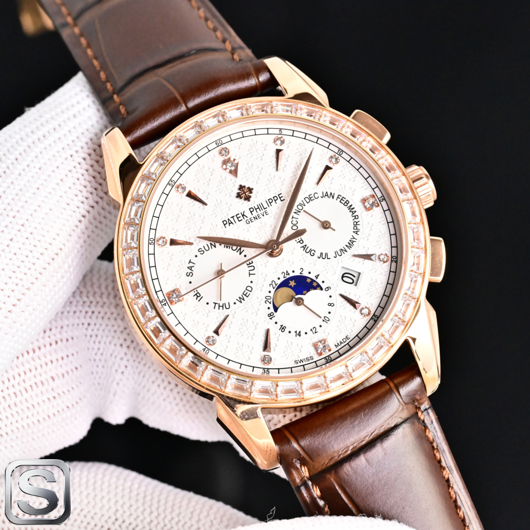 NO:882022,Produced by TW, white shell, rose gold, 50 diamonds, TW Factory, the highest version, Patek Philippe PP R75 complex function chronograph series is launched. Patek Philippe is a noble work of art!  Exclusive text plus high-end inner shadow logo, matched with imported multi-function movement (0 repair) function (24 hours, day of the week, stars, month) imported 316 stainless steel, using 18k quality furnace vacuum plating!  Paired with Italian imported calfskin!  Original folding buckle!  Size 42mm wear-resistant and scratch-resistant sapphire glass!  Super waterproof to 50 meters!  Simple but not simple!  You can never own a Patek Philippe, you are just keeping it for your descendants. (Serious promise: The physical product has a better gloss and feel, the dial scale is lifelike, the case craftsmanship is a master-level light test, and the new era machine high-tech forging makes it shocking and distinguished. You deserve it! Luxurious and exquisite recommended men's multi-functional mechanical watch. For the best luxury gift, please look for TW's exclusive quality, patek philippe, cowhide19860909TW 出品 白壳 玫金 钻50 TW Factory 最高版本 百达翡丽 PP R75 复杂功能计时系列上市 Patek Philippe 贵族的艺术品！独家字面加高档内影logo,搭配进口多功能机芯（0返修）功能（24小时,星期,星辰,月份）进口316精钢,采用18k品质炉内真空电镀！搭配意大利进口小牛皮！原装折叠扣！尺寸42mm耐磨防刮蓝宝石玻璃！超强防水50米！简约而不简单！你永远无法拥有一块百达翡丽,你只是在替你的后代保管他. ( 慎重承诺 产品实物光泽手感更佳精湛 字盘刻度栩栩如生 壳套工艺都是宗师级别轻身检验 加上新时代机器高技锻造 上手震撼尊贵非凡.你值得拥有！ 奢华精致推荐男士多功能机械腕表 送礼最佳奢华推荐请认准TW独家品质,,patek philippe,cowhide,Watch