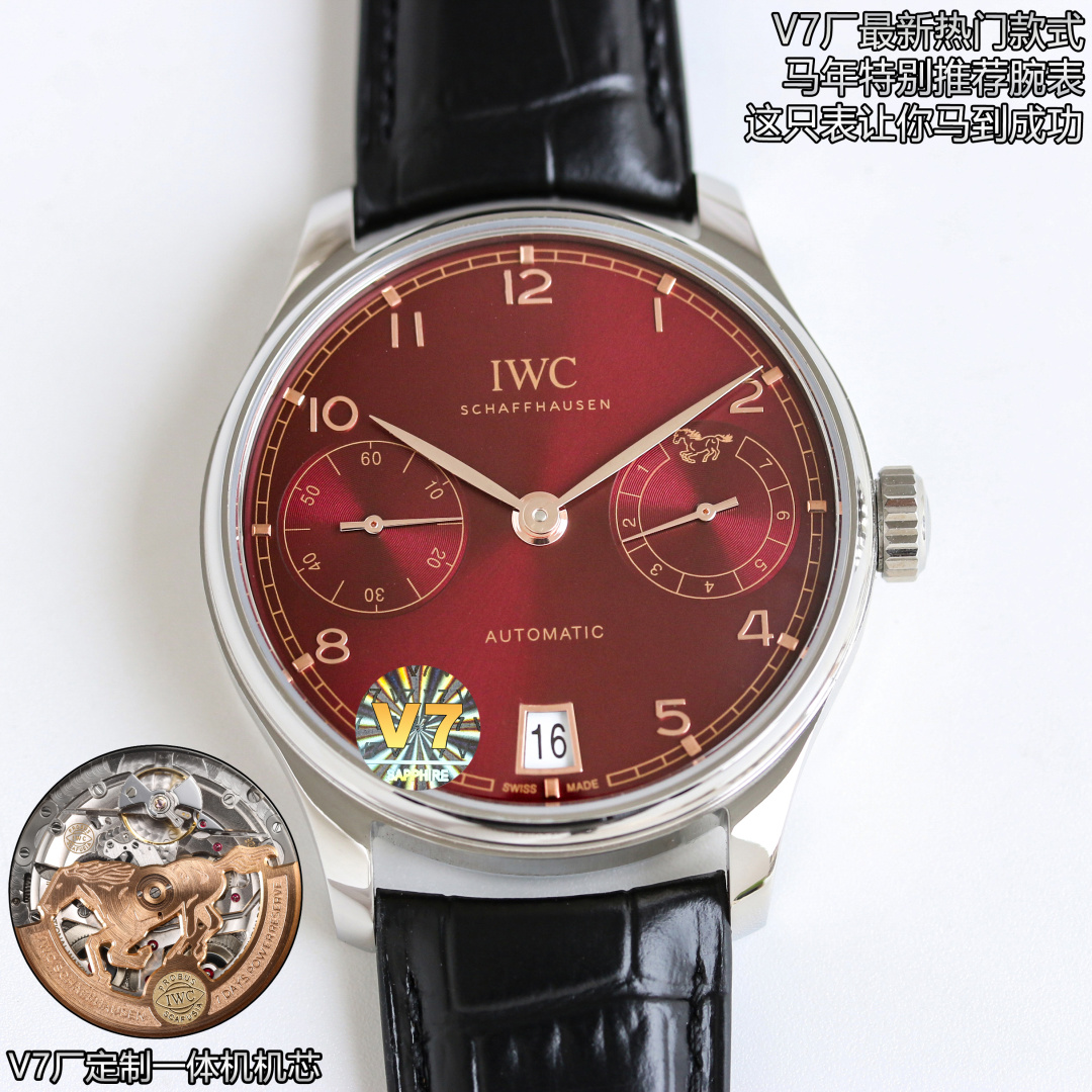 NO:881981,V7 produced V1 deck machine V2 all-in-one machine V7 Factory IWC Portuguese series MK1 new product is grandly launched, a special model for the Year of the Horse in 2026, this watch will make you succeed immediately!  Wear it and you will be sure to succeed immediately!  ——The 10,000 GUO Portuguese series seven-day chain watch integrates hour and minute hands, date, small seconds and dynamic display. As the saying goes, it has excellent functions and is a late bloomer. Please appreciate it and support it. [Case] The size of the watch is 42.3mm  The transparency of the side glass coating has reached the extreme. [Movement] disassembled the original 52010 movement. Through a lot of trials and data analysis, the structure is 80% consistent with the 52010 movement, and the debugging method and feel are 100% synchronized. APS spares no expense to restore the authentic style, giving everyone the invincible experience closest to the original. [Strap Buckle] Italian calfskin with IWC original grade folding buckle.  Especially the fully intelligent mechanical watch, the automatic knob is specially designed to rotate at one degree, which means that the time comes!  Success is almost here!  Exquisitely carved, high-end and classy, ​​wearing this watch will give you a lot of face, this watch will make you succeed immediately!  Luxurious and exquisite recommendation for men’s multifunctional mechanical watch as a gift. The best luxury recommendation. Please look for the exclusive quality of V7 factory,,iwc,cowhide19860909V7 出品 V1甲板机 V2一体机  V7 Factory IWC 万国 葡萄牙系列MK1 新品隆重登场,2026年马年特别款,这只表让你马到成功！戴它必定,马到成功！——万GUO葡萄牙系列七日链腕表,集时分针、日期、小秒和动显于一身.正所谓功能卓越,大器晚成,有请各路表友品鉴支持.【表壳】腕表尺寸42.3mmX14.1m,厚度适中,表壳CNC顶级工艺打磨,线条清晰流畅,效果保持了APS惯有的高级水准.前后蓝宝石镜面,且前侧玻璃镀膜通透度达到极致,【机芯】拆解原装52010机芯,通过大量的尝试和数据分析,实现结构与52010机芯能有80的吻合度,调试方法和手感百分百同步.APS不惜成本还原正品风貌,给大家带来最接近正品的无敌体验.【表带扣】意大利小牛皮搭配IWC原装级别折叠扣, 特别是全智能机械表,自动坨特意设计马,度旋转,寓意时来运转！马到功成！精雕细致,高档大气上档次,戴它给足面子,这次表让你马到成功！奢华精致推荐男士多功能机械腕表送礼最佳奢华推荐请认准V7厂独家品质,,iwc,cowhide,Watch