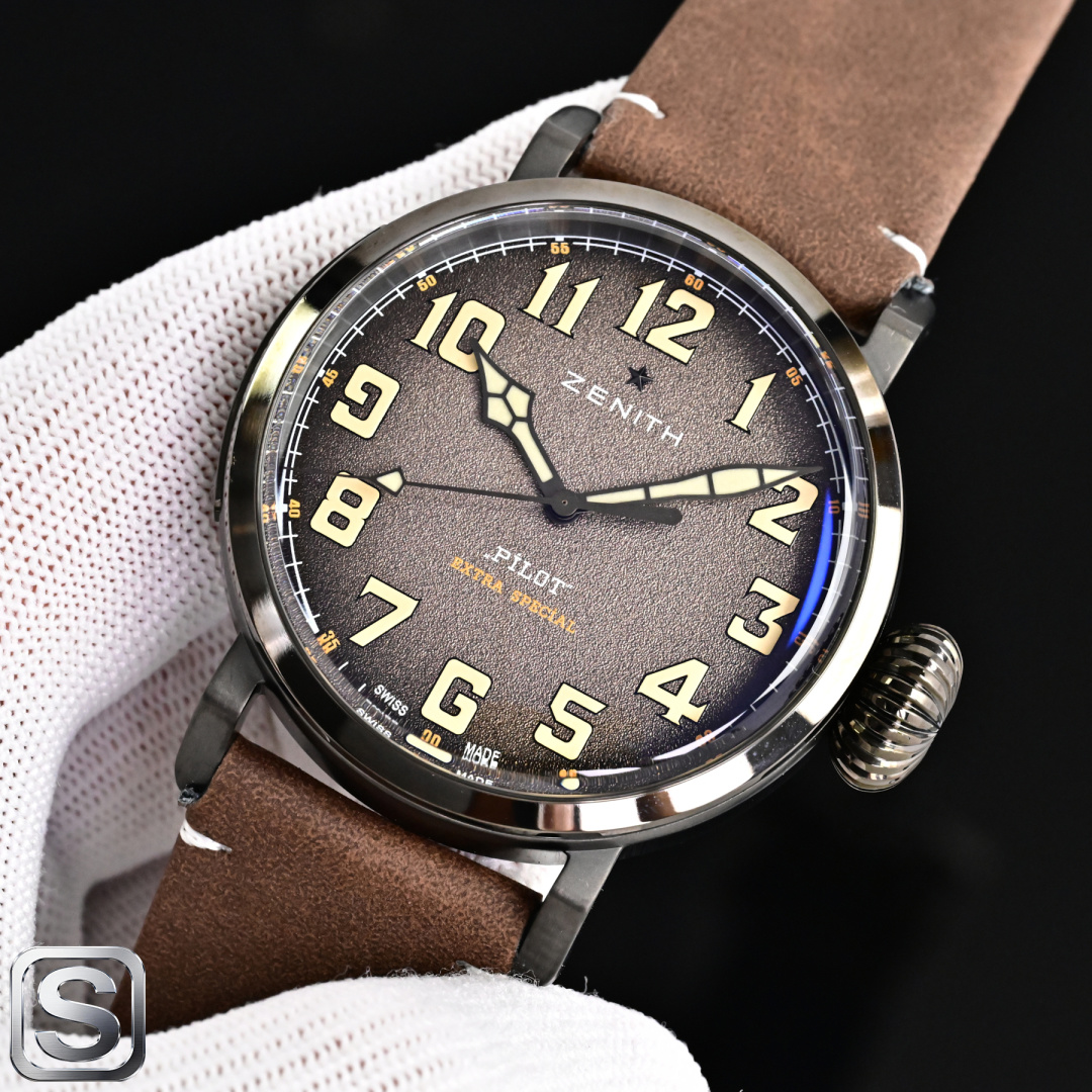 NO:882172,Produced by V+, white shell, gold and black, V Factory launches ZENITH AF9 pilot series, simple and beautiful dial, snake-shaped hands, sapphire glass, superb polishing of the case, especially the water chestnut polishing. Big aviation fans must not miss this model. The movement adopts imported modified EIite679, accurate and stable travel time, zero faults, watch length 45x14.25, original mold opening and synchronization, titanium buckle and bottom cover  [Dream with the stars, walk with the truth] Luxurious and exquisite recommended men’s mechanical watches. The best luxury recommendations for gifts, please look for V+’s exclusive quality.19860909V+出品 白壳 金黑  V Factory 推出 ZENITH 真力时 AF9 飞行员系列 表盘简洁美观 蛇形指针 蓝宝石玻璃 表壳打磨超赞 特别是菱角打磨都很到位 大飞迷一定不可错过此款 机芯采用进口改EIite679 走时精准稳定零故障表经45x14.25 原装开模同步 钛金属表扣及底盖 [以星为梦,与眞同行]奢华精致推荐男士机械腕表 送礼最佳奢华推荐请认准V+独家品质,,Watch