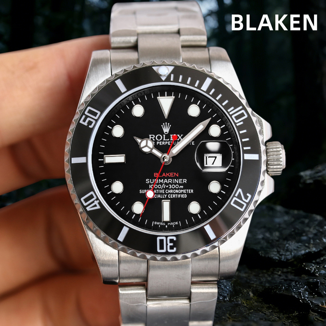 NO:924480,BLAKEN ROLEX Submariner SUB series, the latest official Tiffany blue/pink Submariner/yellow Submariner watch, a new popular commemorative model launched to commemorate the '70th anniversary' of submarine personnel. 1. The ring is made of a unique color formula and accurately controlled temperature firing, which is infinitely close to the original. The sapphire luminous dots achieve the ultimate original shine. The ring scale uses physical vapor deposition technology. Platinum powder is coated on the font at high temperature.  The color of the font is durable and does not fade when exposed to water or oil. 2. The shell body and all details are aligned with the genuine product. (The case, strap and buckle are all made of 904L Oyster steel. They are polished and engraved with high strength. They are full of richness, corrosion-resistant, oxidation-resistant, wear-resistant and durable. Details determine everything, perfectly restoring the feel and temperament of the genuine product. 3. Literal texture  The luminous stone on the round nails of the literal scale is full but not overflowing. The luminous stone is more delicate than the market. The luminous coating is Rolex's latest material Chromalight, which shows blue light overall, full and more durable. BKL Submariner Series 4. Glass and letters. The mirror surface is made of high-density sapphire crystal glass, with the small crown hidden at 6 o'clock. The convex mirror position of the calendar position is coated with a blue high-transmittance coating, which has a full sense of blue light. At the same time, the magnifying glass magnification ratio is adjusted to restore the size of the calendar font to the original version.  5. The movement is equipped with an all-in-one machine. Unisex mechanical watch, tiffany, rolex19860909BLAKEN 劳力士 ROLEX 潜航者水鬼SUB系列 最新官方蒂芙尼蓝/粉水鬼/黄水鬼腕表 纪念潜水艇人员“第70届周年纪念日”所推出的新款全新流行纪念款. 1、圈口独特彩色配方和准确把控温度烧制而成 无限接近原装 蓝宝石夜光点做到极致原装闪亮 圈口刻度采用物理气相沉积技术 将铂金粉高温涂覆在字体上 使字体颜色耐久 遇水遇油不掉色. 2、壳身,所有细节均与正品一一对齐.（表壳表带表扣,全部采用904L蚝式钢打造,经过高强度拉丝打磨,雕刻.丰润感十足.耐腐蚀,抗氧化,耐磨耐操.细节决定一切,完美还原了正品的手感和气质. 3、字面质感 字面刻度圆钉的夜光石饱而不溢,拉沙比市场更加细腻,夜光涂层为劳力士最新材料Chromalight,整体呈现蓝色光,饱满且更为持久.BKL 水鬼系列 4、玻璃与字面.镜面采用高密度的蓝宝石水晶玻璃,6点位隐藏小皇冠的标致,日历位凸镜面位置做了蓝色高透镀膜,蓝光感十足.同时调整了放大镜倍数比例,让日历字体呈现的大小还原原版. 5、机芯搭载一体机.男女通用机械腕表,,,tiffany,rolex,Watch