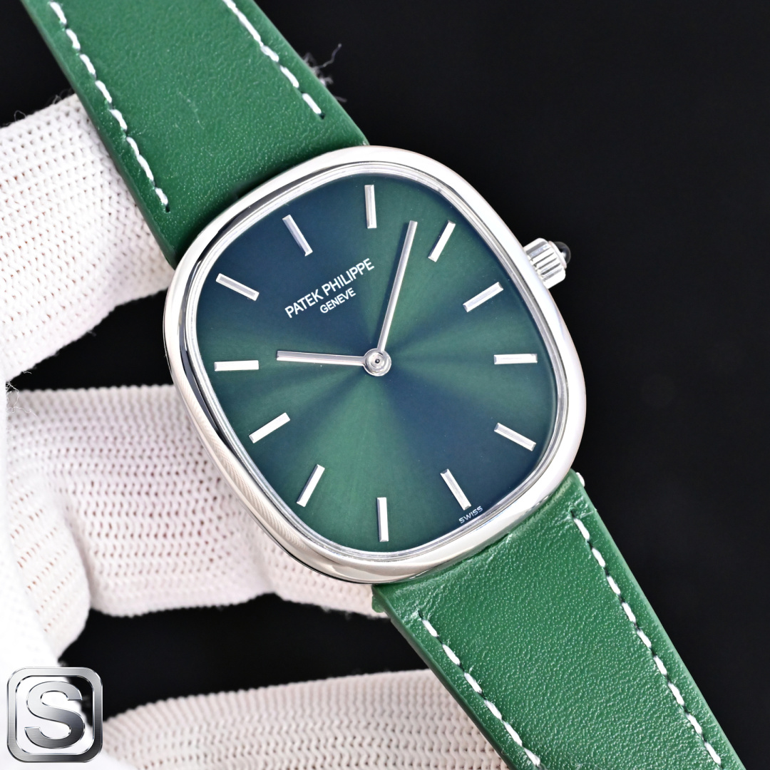 NO:944436,Produced by TW TW Factory 'Patek Philippe' 5738 PP Slim 6.2mm H Weight 75g Brand new chain bracelet Fully hand-assembled Delivery Calfskin strap + pin buckle Mechanical Imported movement Patek Philippe 5738/1R is the brand's classic barrel-shaped watch masterpiece, PATEK  PHILIPPE is made entirely of fine steel. The warm metallic luster complements the exquisite textured strap, giving it a luxurious feel. The dial is in deep black, with simple bar-shaped hour markers and slender hands. The design without unnecessary decoration outlines a minimalist aesthetic style, perfectly blending elegance and low-key. The barrel-shaped outline of the case smoothly curves to fit the wrist, making the wearing experience comfortable and making the watch more recognizable.  The biggest highlight of this watch is its exclusive chain bracelet. Each link is a gold oval ring, which is 'interlocked' to form a whole, which is both beautiful and durable. The bracelet is made and installed by hand one by one with 300 links. The pattern of the bracelet is novel and reliable. Warm reminder: When reducing the length of the bracelet, you need to start from the first section to make a refined recommendation for men's mechanical watches. For the best luxury recommendations for gifts, please look for the exclusive quality of TW factory, patek philippe, cowhide19860909TW 出品  TW Factory「百达翡丽」5738 PP  纤薄 6.2mm H  重量 75g 全新链式表链 全手工装制 配送 小牛皮表带+针扣 机械 进口机芯 百达翡丽 5738/1R是品牌经典的酒桶形腕表代表作,PATEK PHILIPPE整体采用精钢材质打造,温润的金属光泽与精致的纹理表带相得益彰,尽显奢华质感.表盘选用深邃的黑色调,搭配简约的条状时标与纤细的指针,无多余装饰的设计勾勒出极简的美学风格,将优雅与低调融合得恰到好处.其表壳的酒桶形轮廓线条流畅弧度贴合腕间,佩戴体验舒适的同时,也让腕表的造型更具辨识度. 这款腕表最大的亮点在于其配备的独家链式表链.每一个链节都是一个金质椭圆形环,通过“环环相扣”形成整体,既美观又耐用.表链由300枚链节手工逐一制作和安装,表链图样新颖又可靠. 温馨提示调减表链长度时,需要从第一节开始进行精致推荐男士机械腕表 送礼最佳奢华推荐请认准TW厂独家品质,,patek philippe,cowhide,Watch