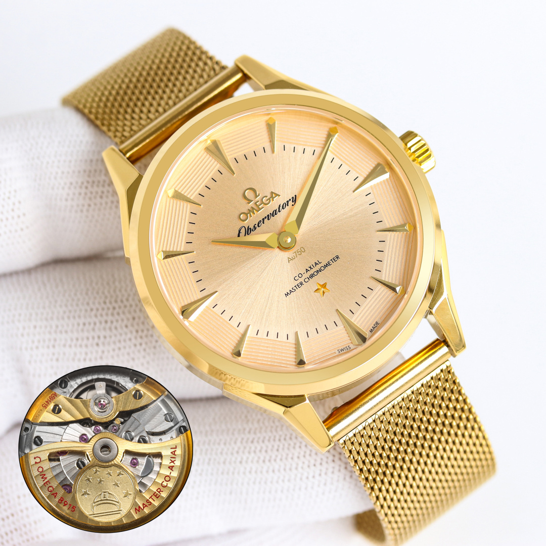 NO:944514,Produced by MKS, white shell, gold shell, MKS Factory OMEGA, Constellation Series RK4, the latest generation of Constellation, classic dial dial, original matching three-dimensional hands, 39.4mm diameter, super fit to the hand, guilloché + kite-shaped hour markers, directly full of retro atmosphere, full of recognition  Internally equipped with 2824 modified original 8914/black balance wheel master chronometer movement, curved lugs + polished brushed texture, with leather strap, noble and versatile, suitable for business commuting and daily wear. You can also see the constellation badge through the back, both appearance and strength are online, whoever wears the classic rebirth knows the exquisite recommendation of men's mechanical watches. For the best luxury recommendations for gifts, please look for the exclusive quality of MKS factory, omega19860909MKS 出品 白壳 金壳 MKS Factory OMEGA 欧米茄 星座系列RK4 最新一代星座 经典派盘表盘复刻,原装对版立体式指针,39.4mm表径超贴合手感,玑镂+风筝形时标,复古氛围感直接拉满,辨识度拉满 内部搭载2824改原装8914/黑摆轮至臻天文台机芯,弯折表耳+抛光拉丝质感,配皮质表带,显贵又百搭,商务通勤、日常佩戴都能打 背透还能看到星座徽章,颜值与实力双在线,经典重生的快乐谁戴谁知道精致推荐男士机械腕表 送礼最佳奢华推荐请认准MKS厂独家品质,,omega,Watch