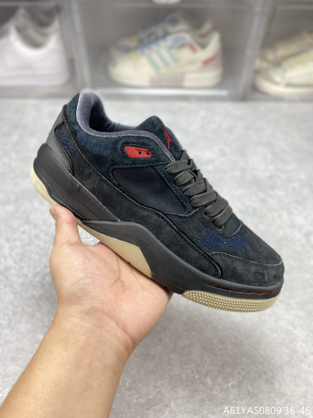 💰110
Jordan Air Jordan 4 RETRO复古单品 防滑 低帮 复古篮球鞋 男款黑米此款鞋采用近几年比较流行的版型设计，外观时尚大气。鞋底采用耐磨的材质，穿上它，让您感觉到舒适的体验
货号：HF3255  #A61YAS0809
尺码：36 36.5 37.5 38 38.5 39 40 40.5 41 42 42.5 43 44 45 46