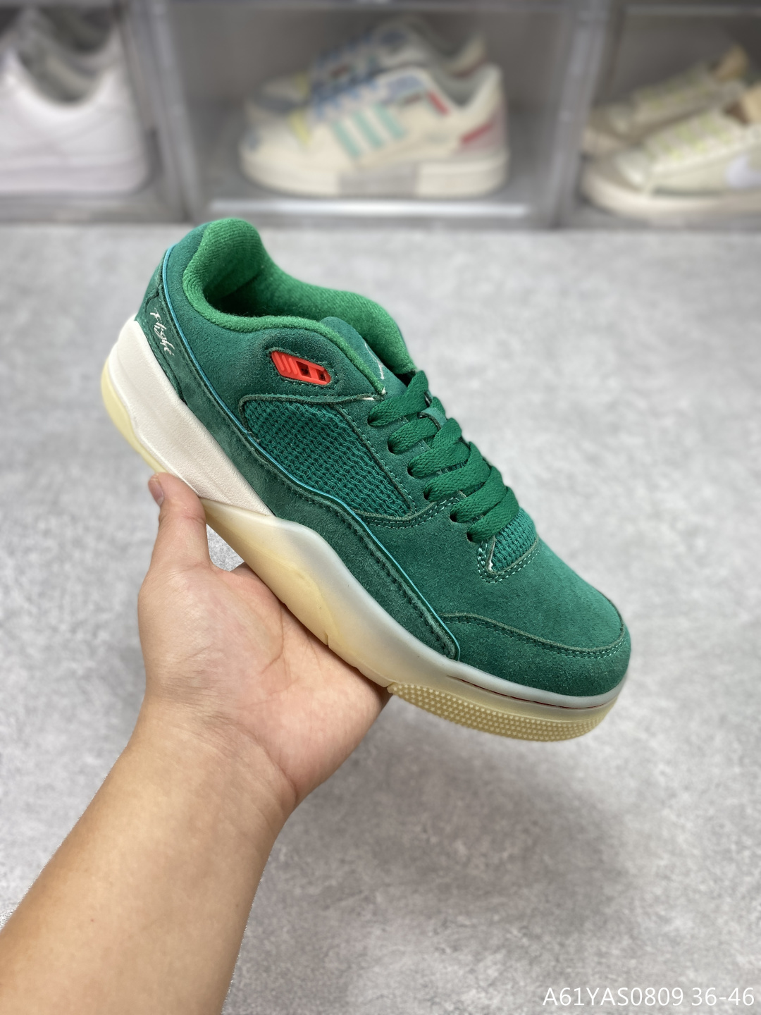 💰110
Jordan Air Jordan 4 RETRO复古单品 防滑 低帮 复古篮球鞋 男款黑米此款鞋采用近几年比较流行的版型设计，外观时尚大气。鞋底采用耐磨的材质，穿上它，让您感觉到舒适的体验
货号：HF3255  #A61YAS0809
尺码：36 36.5 37.5 38 38.5 39 40 40.5 41 42 42.5 43 44 45 46