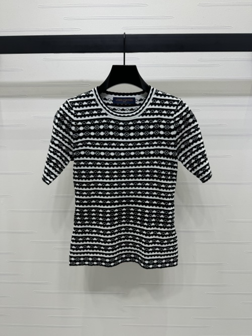 LOUIS VUITTON Striped Wool-blend T-shirt With Clover Motif - Stylish & Comfy 1 LOUIS VUITTON Striped Wool-blend T-shirt With Clover Motif - Stylish & Comfy