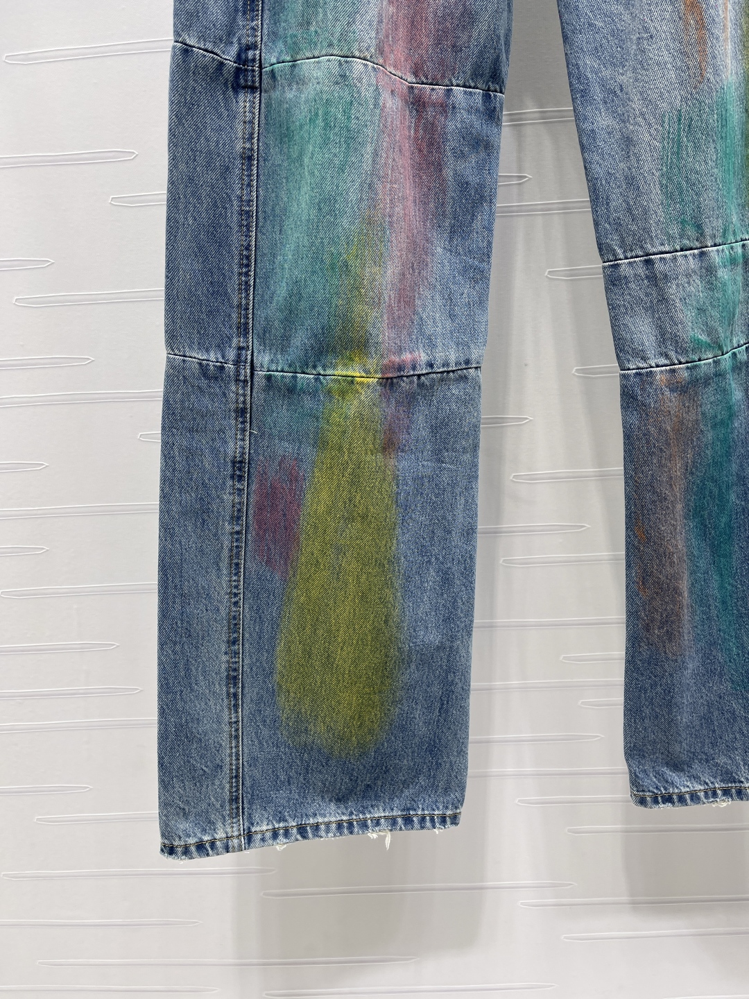 Rainbow Graffiti Jeans for Women: MM6 2025 Early Autumn Series – Stylish & Customizable! - 图片 5