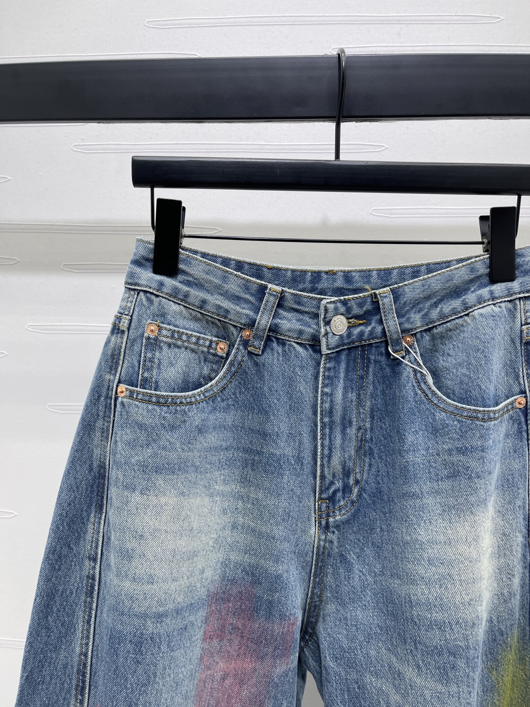 Rainbow Graffiti Jeans for Women: MM6 2025 Early Autumn Series – Stylish & Customizable! - 图片 3