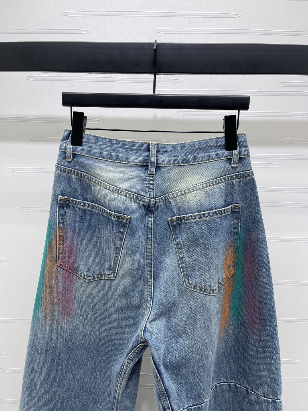 Rainbow Graffiti Jeans for Women: MM6 2025 Early Autumn Series – Stylish & Customizable! - 图片 6