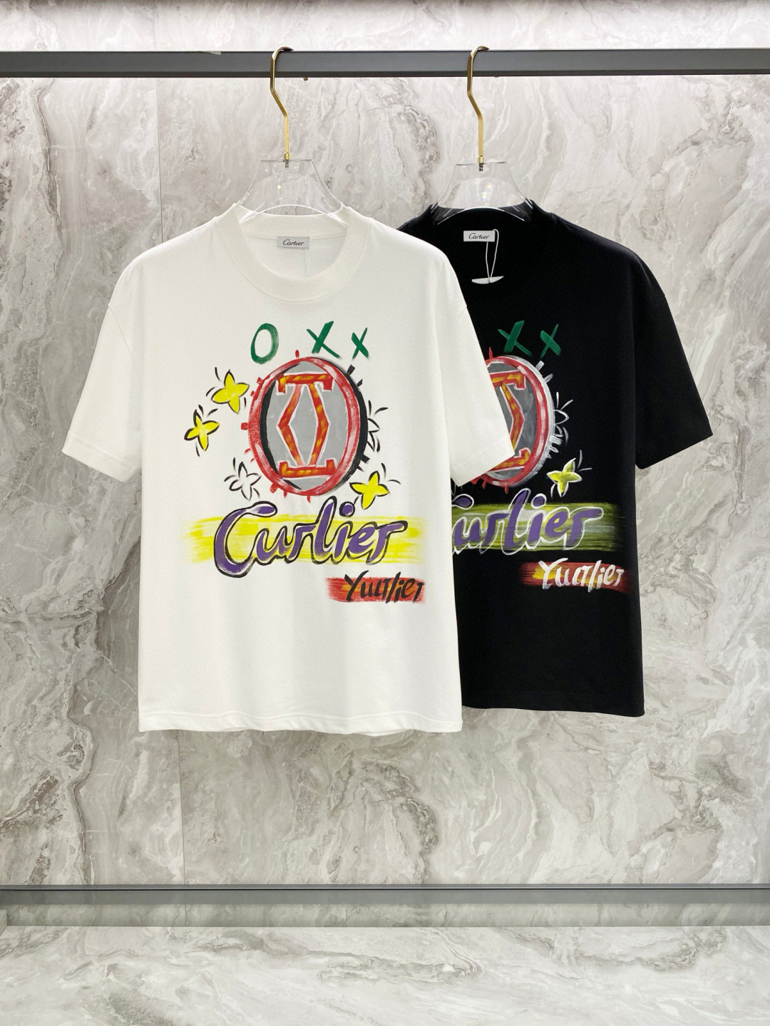 NO:161238,Cartier25ss summer new hand-painted short-sleeved T-shirt!  The counter is synchronized, each piece is made by hand. The unique logo is the exclusive first on the entire network. The versatile style is perfectly processed with 240 grams of pure cotton fabric is very exquisite. The original fabric is the same as the internet celebrity celebrity and the same high-quality feel is very comfortable. Fashion and personality. The super versatile style is the same as the same as the men and women. The color is black and white. The number of numbers M-3XL, cartier, T-shirt,tees, t-shirt,alexander wang19860909Cartier25ss夏季新款手绘短袖T恤！专柜同步,每一件都是纯手工画制而成.独特的logo 个性艺术系列全网独家首发 百搭款细节处理完美240克纯棉面料十分精致 原版面料 网红明星同款高版本 高品质手感非常舒服 时尚又个性 超级百搭好看的一款男女同款 颜色黑、白 码数M-3XL,,cartier,T-shirt,tees，t-shirt,alexander wang,Men's clothing