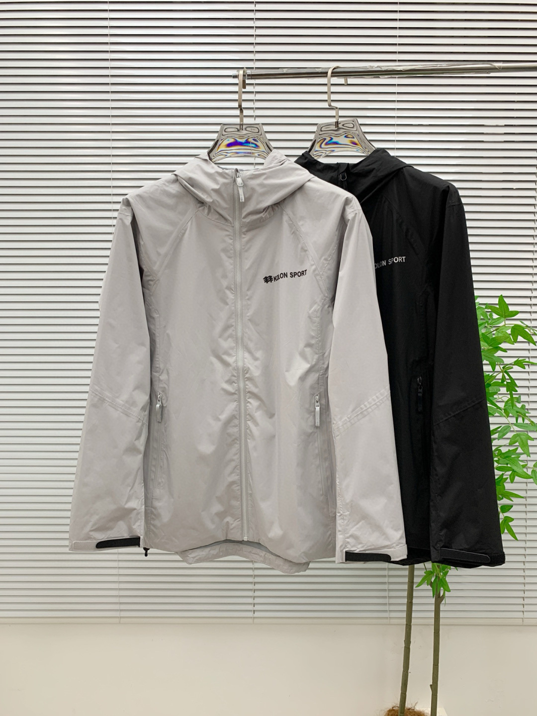 NO:538435,Kelong 25ss early autumn [new product] windbreaker jacket jacket popular, autumn and winter counter new casual and fashionable jacket jacket!  Super avant-garde design style, delicate and comfortable, very light and not easy to wrinkle. Multiple craftsmanship The overall design is quite visual, the upper body is casual and stylish, with a certain degree of clarity, absolutely recommended to be at the most cutting-edge fashion temperament, a must-have for urban casualness. Code number M-3XL,, jackets & coats, jackets & coats, alexander wang19860909可隆25ss早秋【新品】风衣夹克外套爆款 秋冬专柜新款休闲时尚夹克外套！超前卫设计风格 细腻舒适 穿着非常轻便不易起皱.多重重工艺 整体的设计颇具视觉感,上身休闲有型,有一定的挺括度,绝对走在时尚最尖端的气质感推荐,都市休闲必备.码数M-3XL,,jackets & coats,jackets & coats,alexander wang,Men's clothing