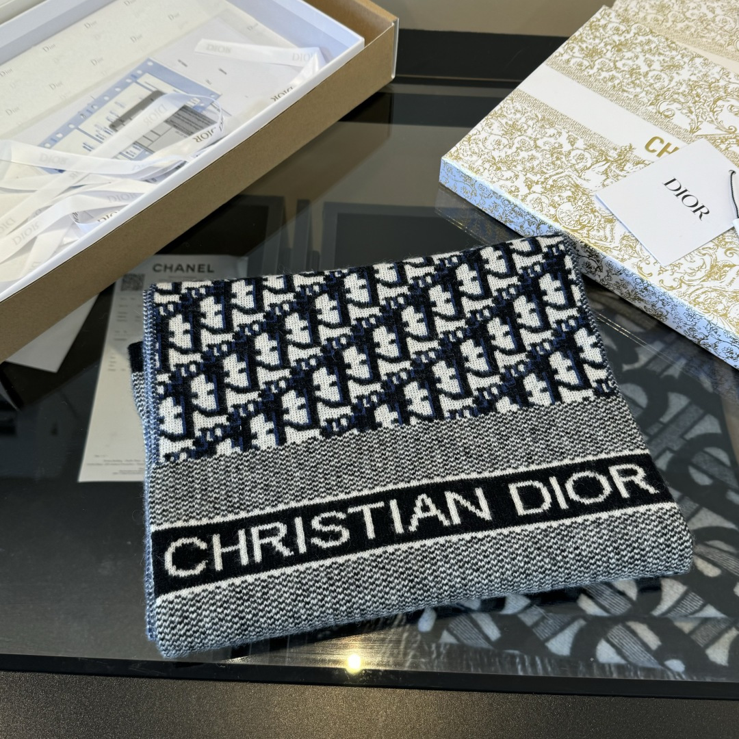 Dior Dior · 大D家 秋冬款 针织双面提花风格 高端设计师配色均考虑上身效果和色彩饱和度