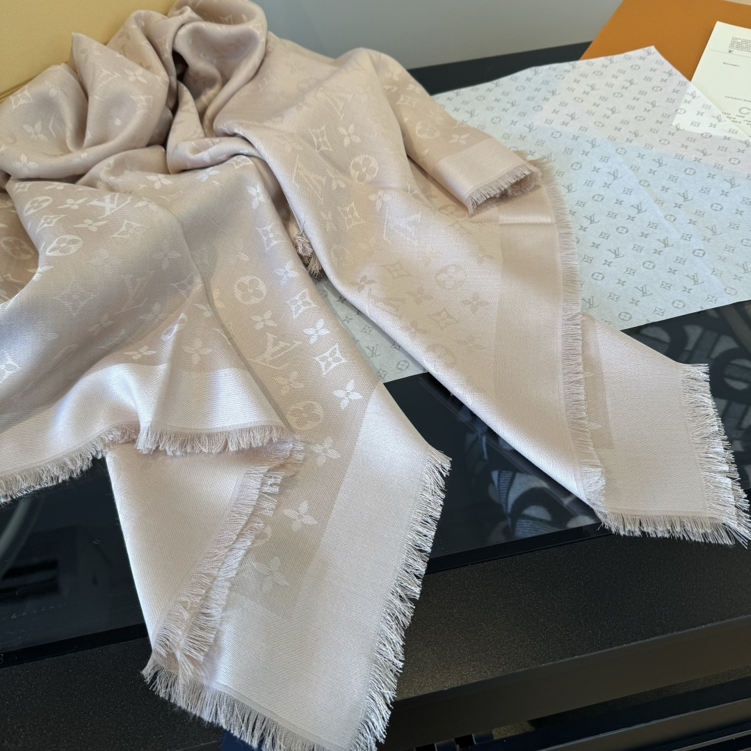 Louis Vuitton M72046驴牌# 只用三秒就可以决定买的 不朽款～百搭 秋季最最合适的单品_ 60%桑蚕丝40%羊毛 很柔软 一点也不会扎肉～ 142