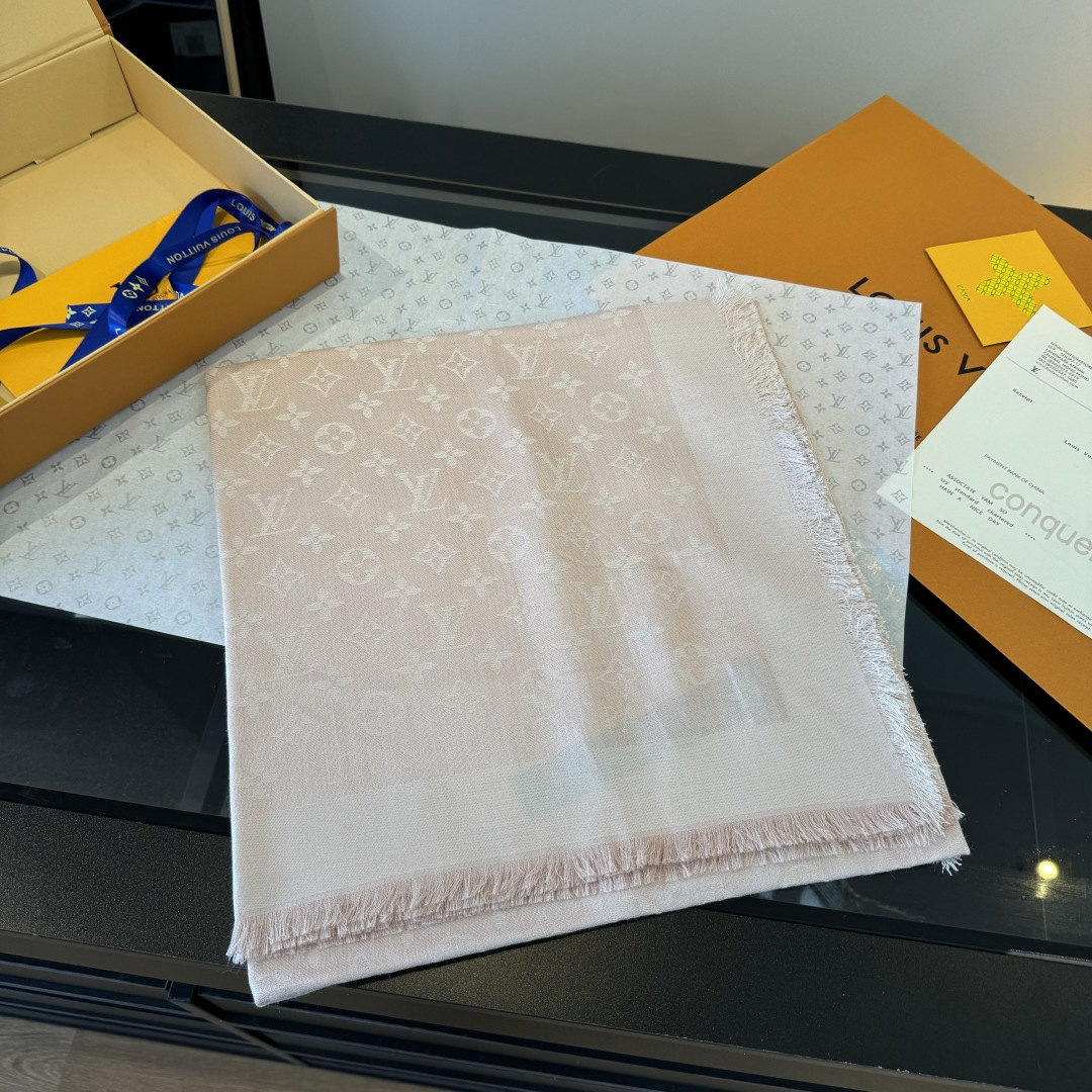 Louis Vuitton M72046驴牌# 只用三秒就可以决定买的 不朽款～百搭 秋季最最合适的单品_ 60%桑蚕丝40%羊毛 很柔软 一点也不会扎肉～ 142