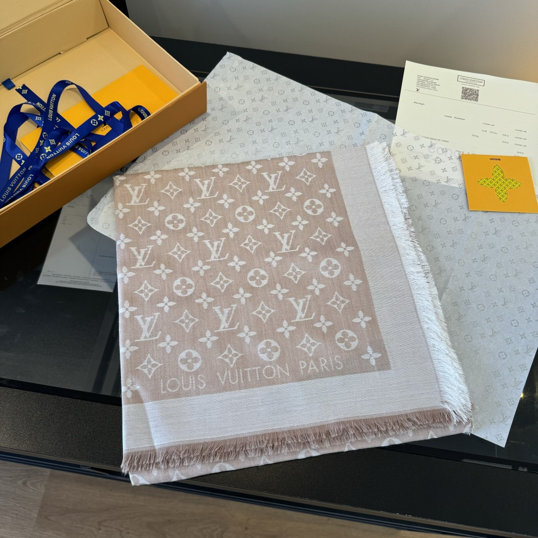Louis Vuitton M72046驴牌# 只用三秒就可以决定买的 不朽款～百搭 秋季最最合适的单品_ 60%桑蚕丝40%羊毛 很柔软 一点也不会扎肉～ 142