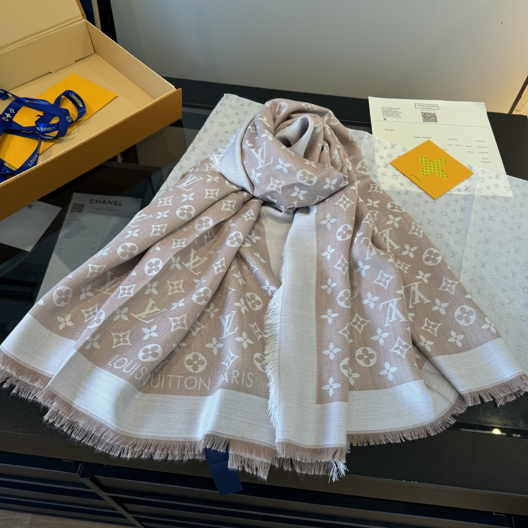 Louis Vuitton M72046驴牌# 只用三秒就可以决定买的 不朽款～百搭 秋季最最合适的单品_ 60%桑蚕丝40%羊毛 很柔软 一点也不会扎肉～ 142