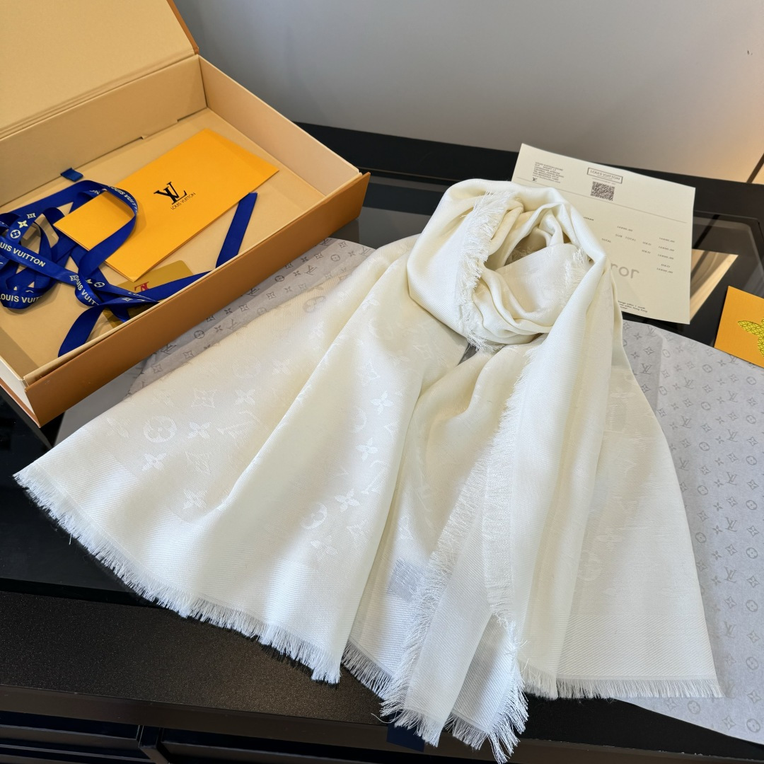 Louis Vuitton M72046驴牌# 只用三秒就可以决定买的 不朽款～百搭 秋季最最合适的单品_ 60%桑蚕丝40%羊毛 很柔软 一点也不会扎肉～ 142