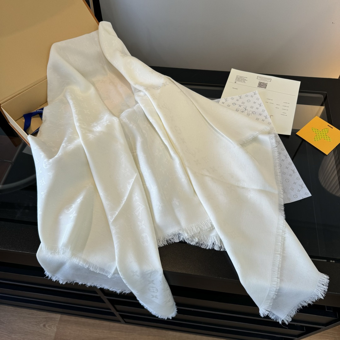 Louis Vuitton M72046驴牌# 只用三秒就可以决定买的 不朽款～百搭 秋季最最合适的单品_ 60%桑蚕丝40%羊毛 很柔软 一点也不会扎肉～ 142