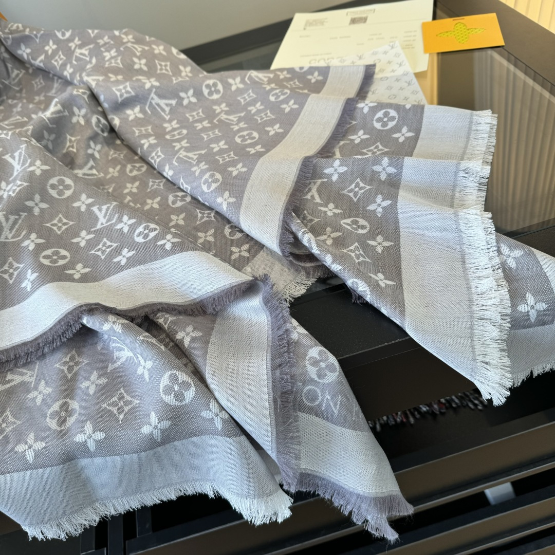 Louis Vuitton M72046驴牌# 只用三秒就可以决定买的 不朽款～百搭 秋季最最合适的单品_ 60%桑蚕丝40%羊毛 很柔软 一点也不会扎肉～ 142