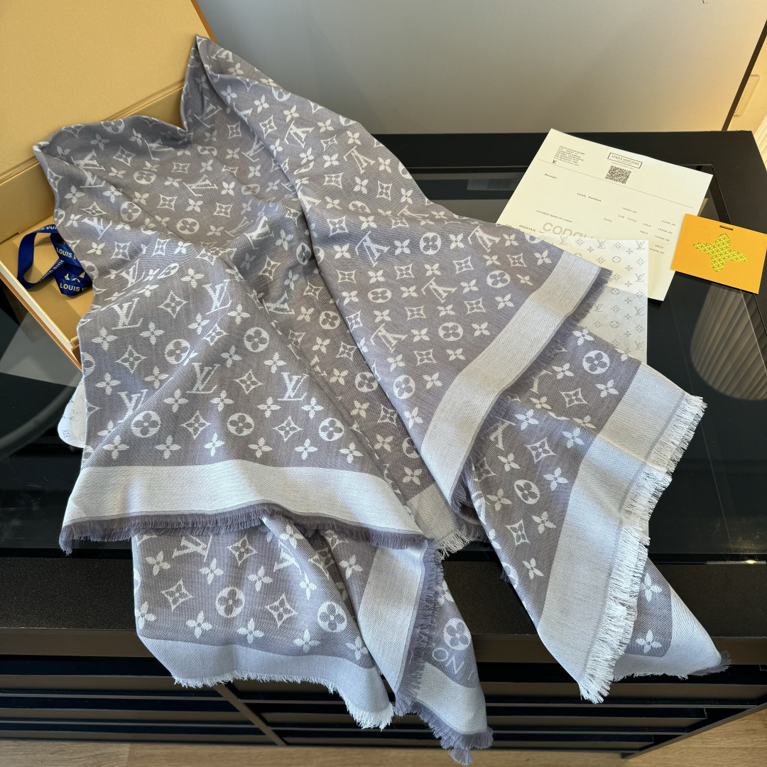 Louis Vuitton M72046驴牌# 只用三秒就可以决定买的 不朽款～百搭 秋季最最合适的单品_ 60%桑蚕丝40%羊毛 很柔软 一点也不会扎肉～ 142
