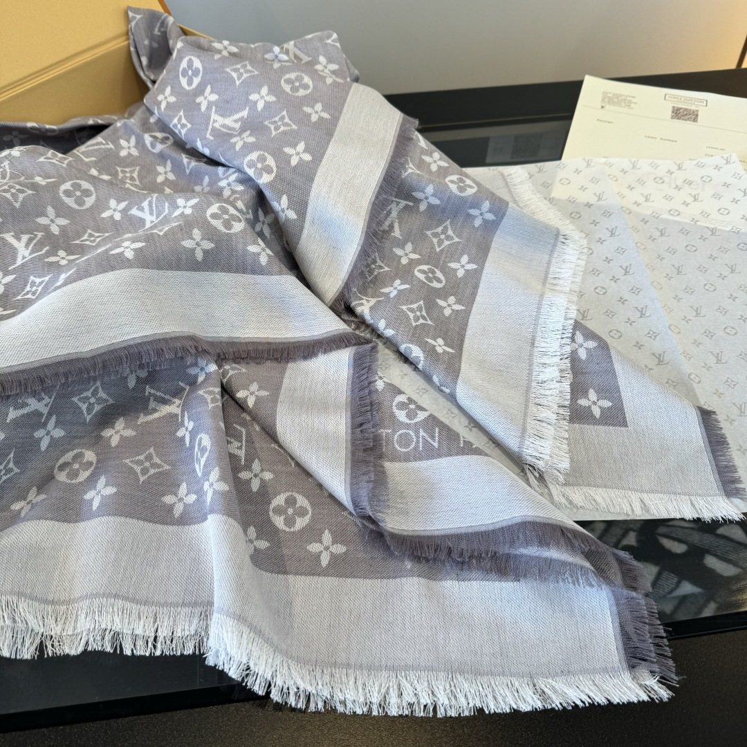 Louis Vuitton M72046驴牌# 只用三秒就可以决定买的 不朽款～百搭 秋季最最合适的单品_ 60%桑蚕丝40%羊毛 很柔软 一点也不会扎肉～ 142