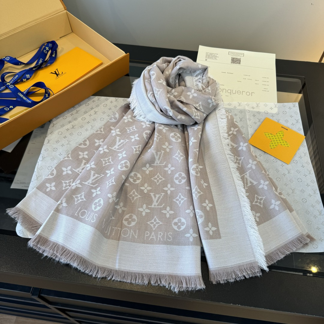 Louis Vuitton M72046驴牌# 只用三秒就可以决定买的 不朽款～百搭 秋季最最合适的单品_ 60%桑蚕丝40%羊毛 很柔软 一点也不会扎肉～ 142