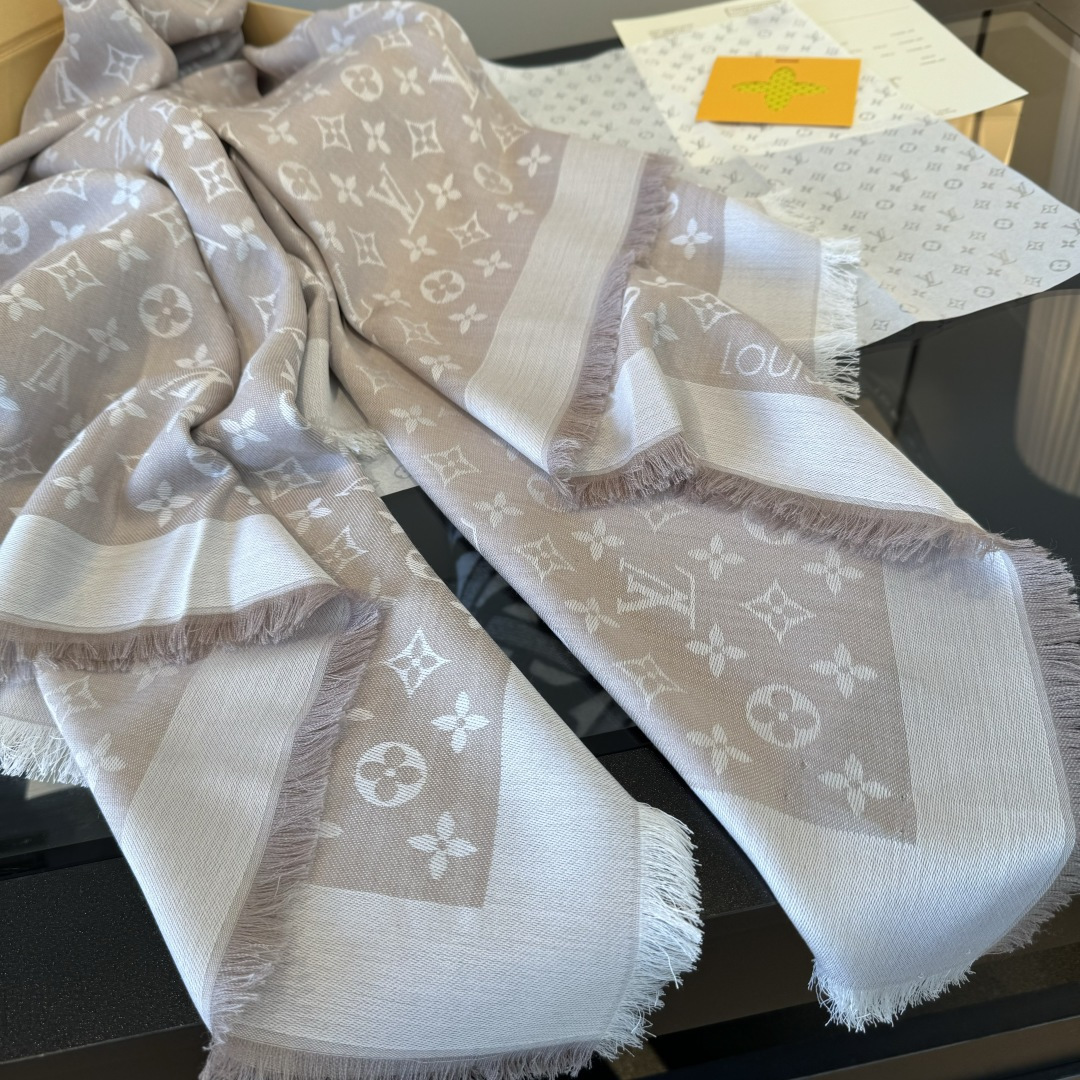 Louis Vuitton M72046驴牌# 只用三秒就可以决定买的 不朽款～百搭 秋季最最合适的单品_ 60%桑蚕丝40%羊毛 很柔软 一点也不会扎肉～ 142