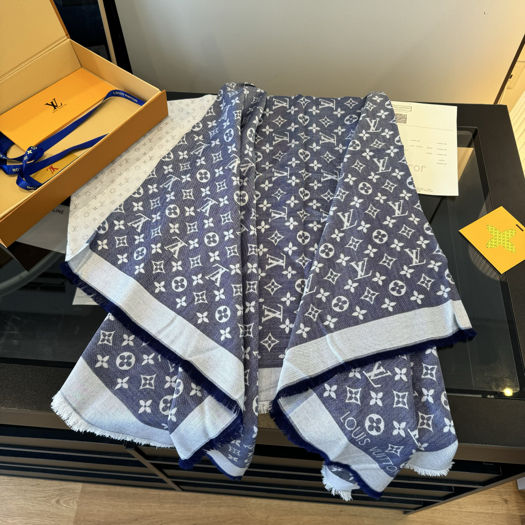 Louis Vuitton M72046驴牌# 只用三秒就可以决定买的 不朽款～百搭 秋季最最合适的单品_ 60%桑蚕丝40%羊毛 很柔软 一点也不会扎肉～ 142