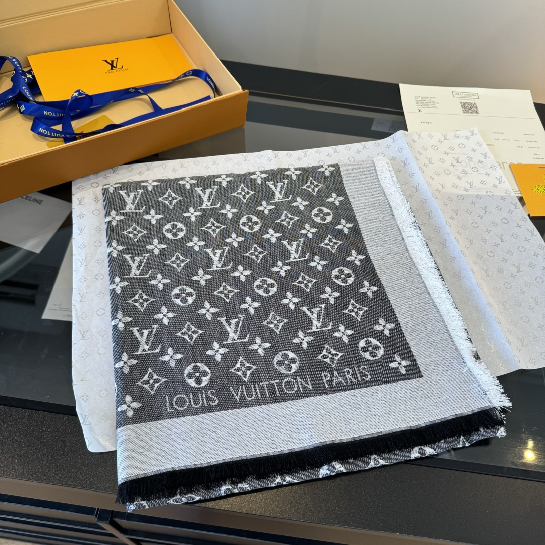 Louis Vuitton M72046驴牌# 只用三秒就可以决定买的 不朽款～百搭 秋季最最合适的单品_ 60%桑蚕丝40%羊毛 很柔软 一点也不会扎肉～ 142