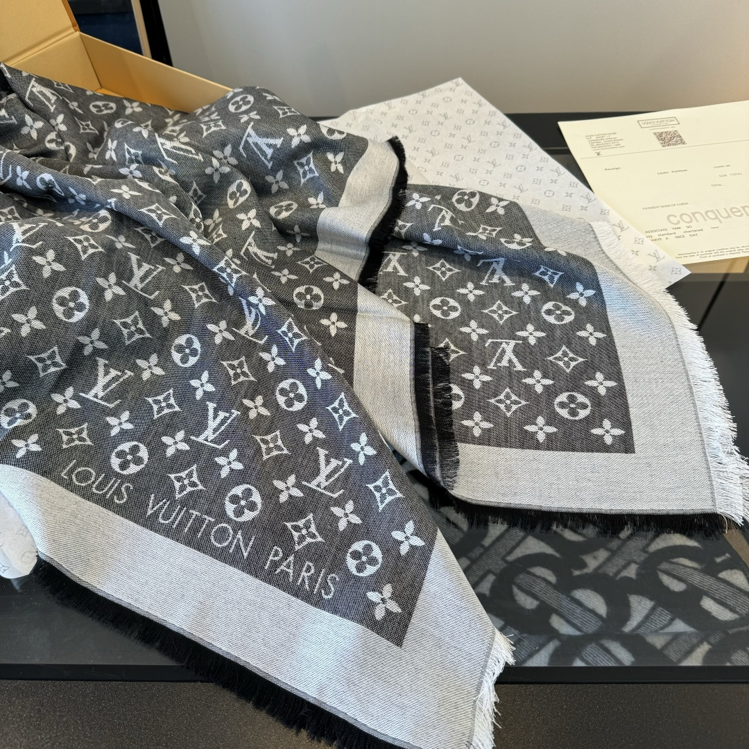 Louis Vuitton M72046驴牌# 只用三秒就可以决定买的 不朽款～百搭 秋季最最合适的单品_ 60%桑蚕丝40%羊毛 很柔软 一点也不会扎肉～ 142