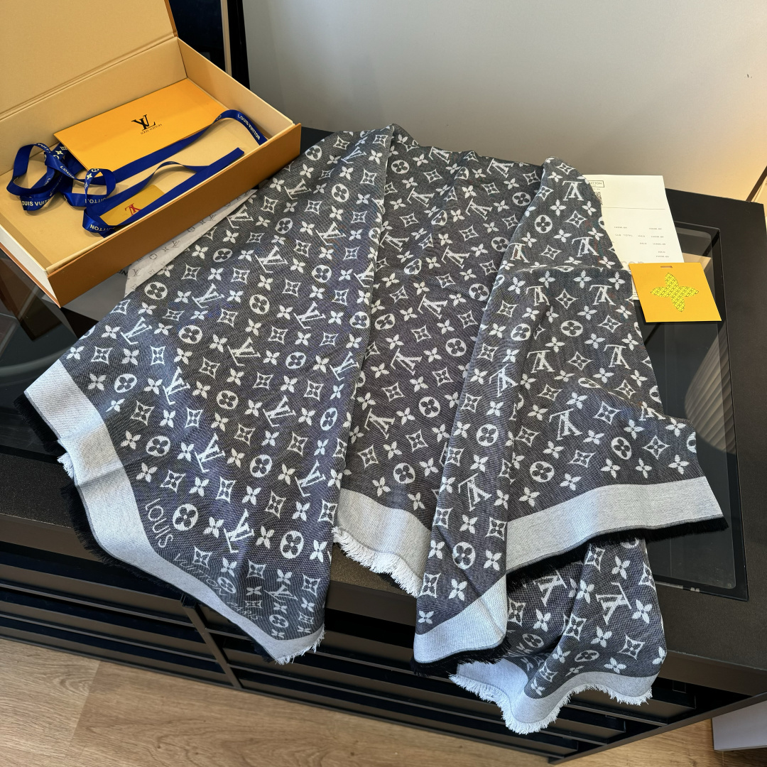Louis Vuitton M72046驴牌# 只用三秒就可以决定买的 不朽款～百搭 秋季最最合适的单品_ 60%桑蚕丝40%羊毛 很柔软 一点也不会扎肉～ 142