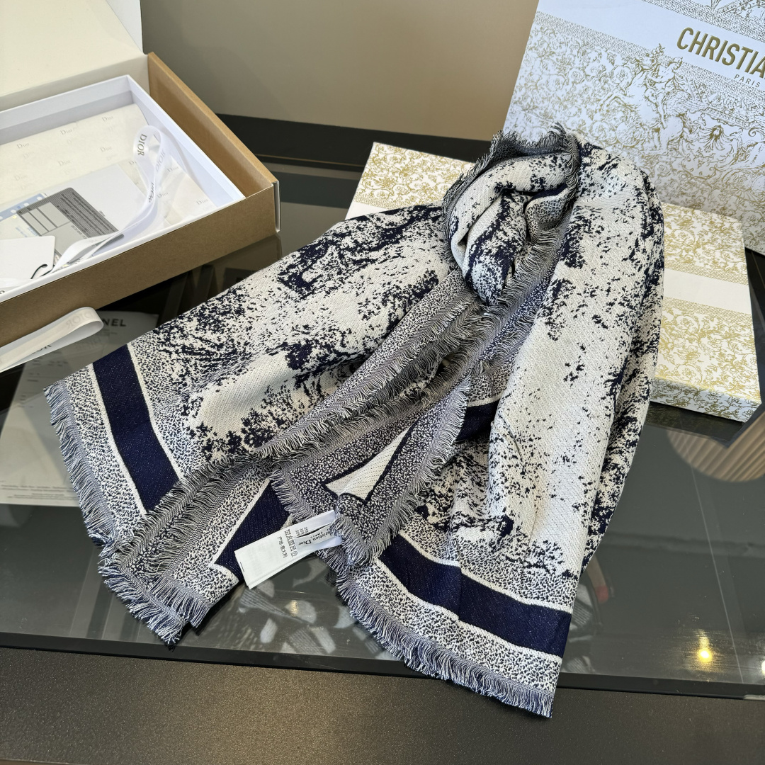 Dior 迪奥 来啦 度假及日常都非常好搭配的款 订单私流 一看到就想去度假‼ 平时穿搭也非常好搭配