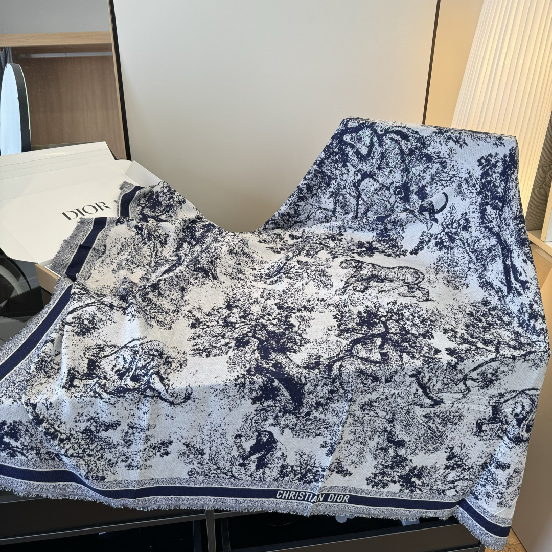 Dior 迪奥 来啦 度假及日常都非常好搭配的款 订单私流 一看到就想去度假‼ 平时穿搭也非常好搭配