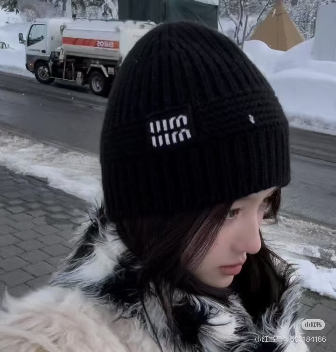 Miu Miu miumiu 套装 又保暖又有质感的羊绒围巾帽子套装 温暖一整个冬天 毛茸茸的好温暖