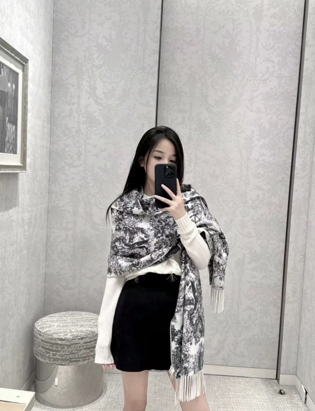 Dior Dior迪奥这款Sauvage 茹伊印花围巾全新演绎 图案 采用山羊绒和羊毛混纺面料精心制作