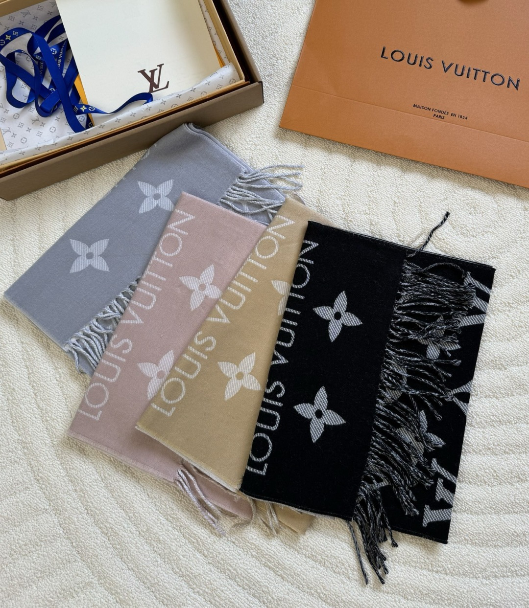 Louis Vuitton L家 【高版】有 L字样新品 【驴家新款5色双面羊毛围巾】180*30cm 100%羊毛