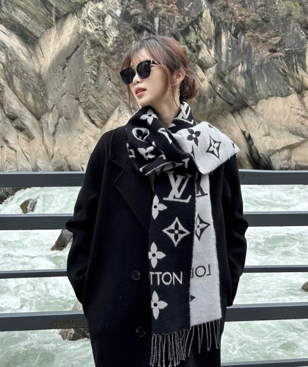 Louis Vuitton L家 【高版】有 L字样新品 【驴家新款5色双面羊毛围巾】180*30cm 100%羊毛