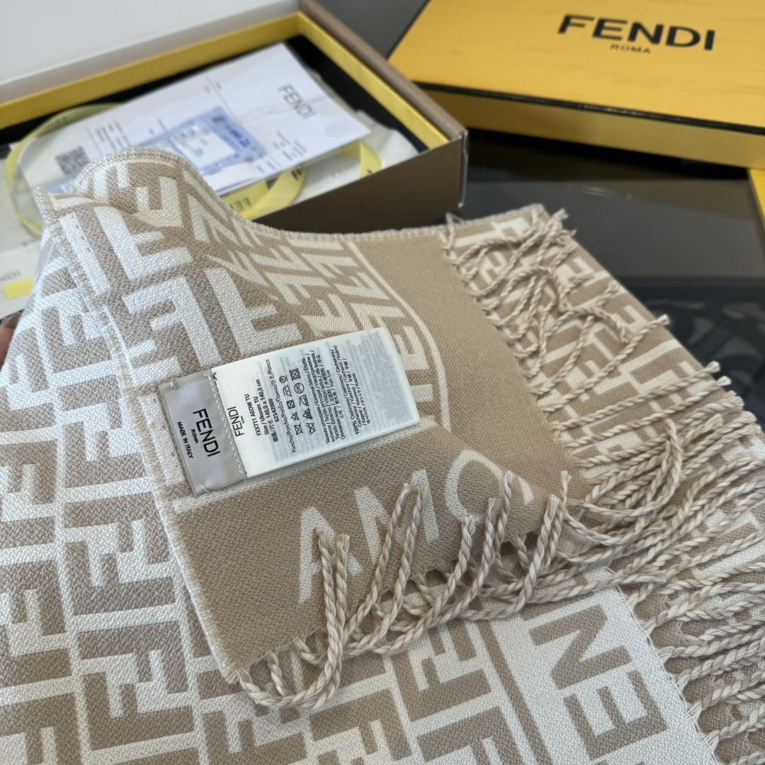 Fendi 𝐅𝐄𝐍𝐃𝐈• FF字母围巾