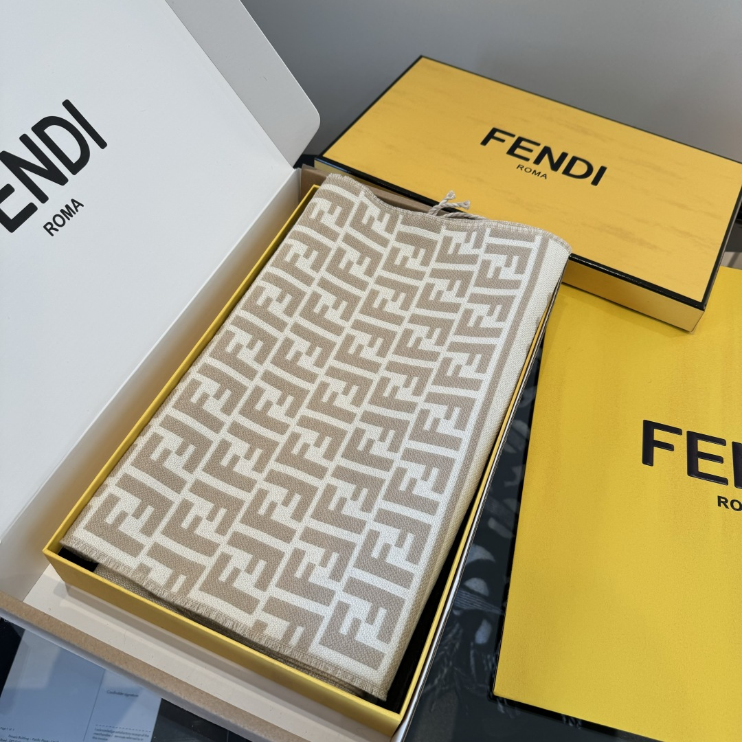 Fendi 𝐅𝐄𝐍𝐃𝐈• FF字母围巾