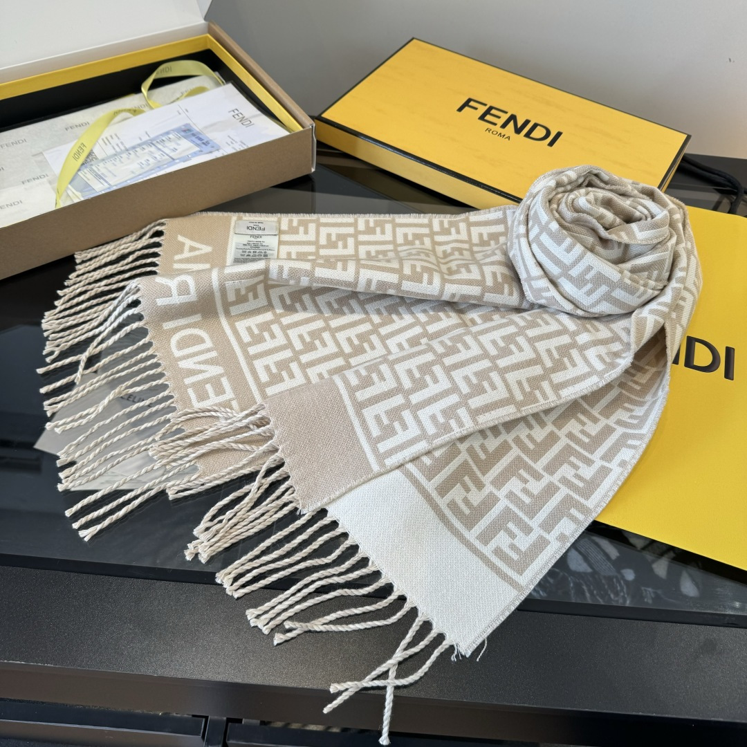Fendi 𝐅𝐄𝐍𝐃𝐈• FF字母围巾