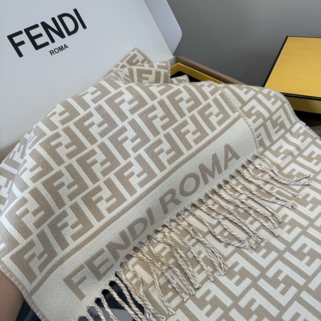 Fendi 𝐅𝐄𝐍𝐃𝐈• FF字母围巾