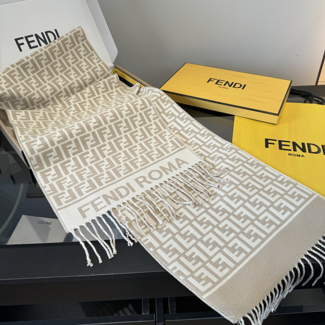 Fendi 𝐅𝐄𝐍𝐃𝐈• FF字母围巾