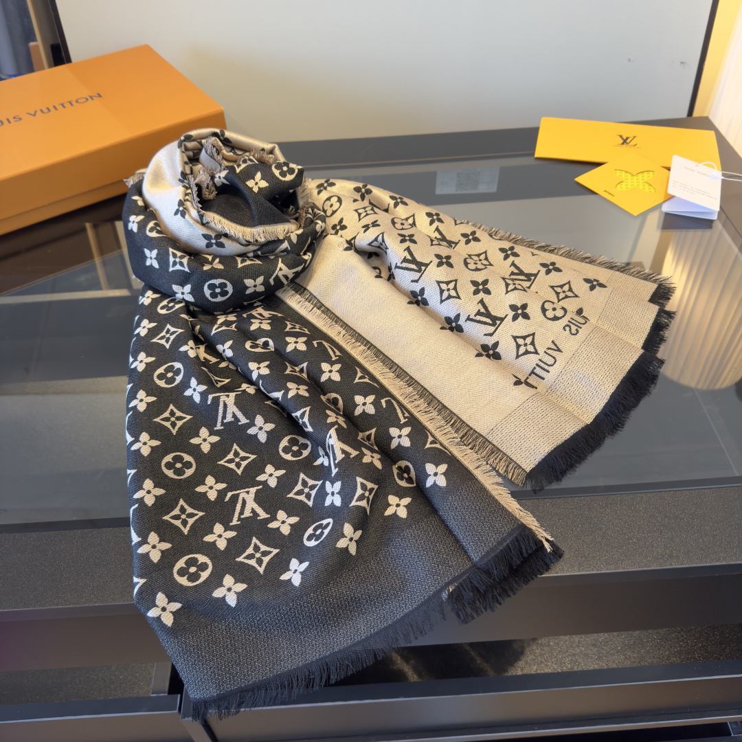 Louis Vuitton 对版质量 老花长巾~也是提升气质和品味的好单品 开售以来评价都非常好