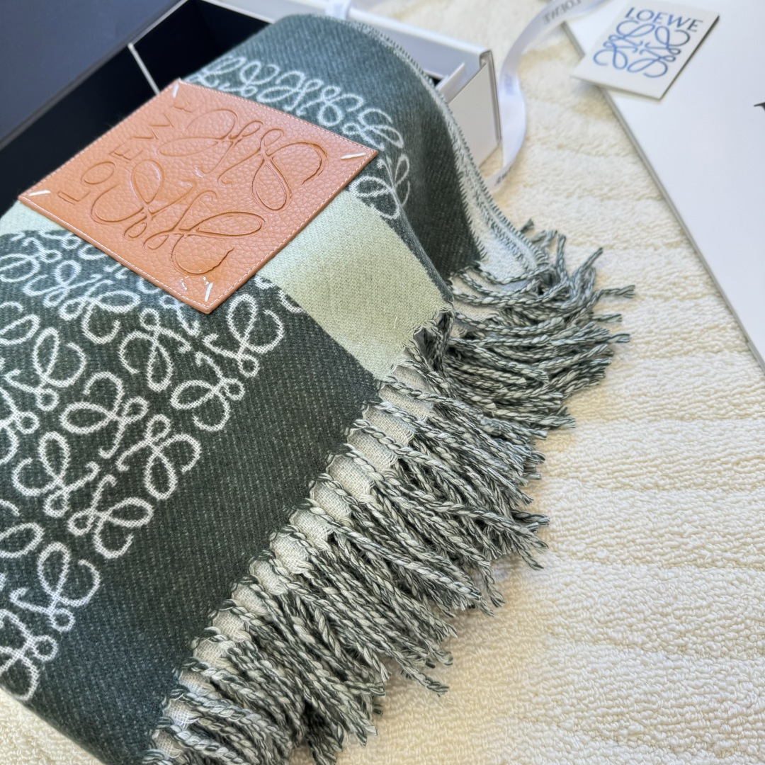 Loewe ＬＯＥＷＥ罗意威 对版品质 罗意威2024年最新款 Khaki Green奶茶驼双色羊毛提花毛毯披肩